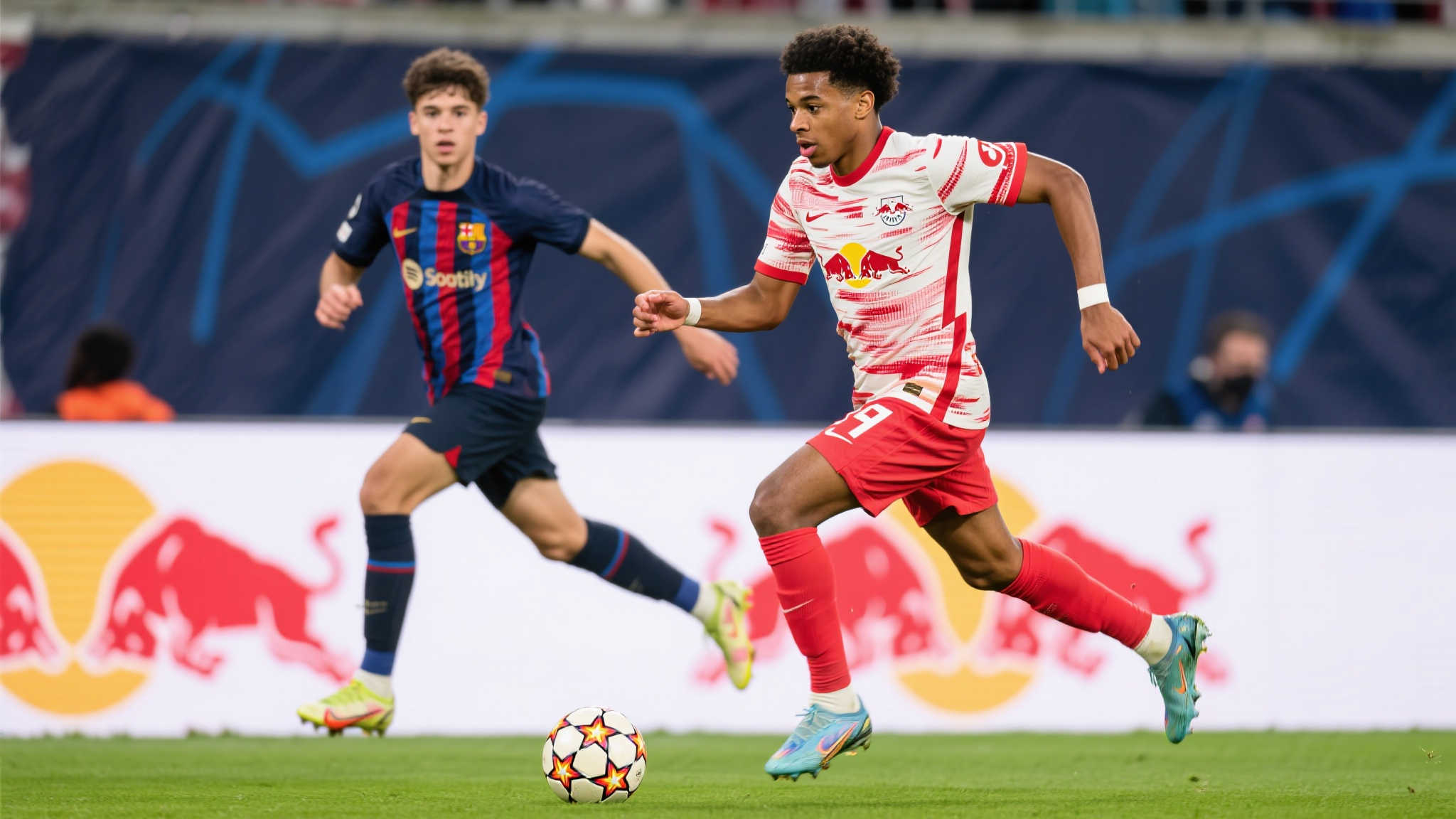 英媒：热刺有意RB莱比锡中场西蒙斯，已展开问价谈判